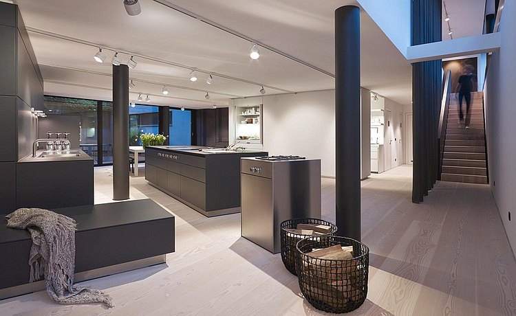 L’interno di una showroom: ognuna è progettata su misura insieme agli architetti bulthaup