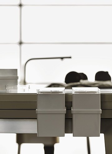 Organization system of the workbench: storage containers needed for preparing dishes are mounted in the function gap 